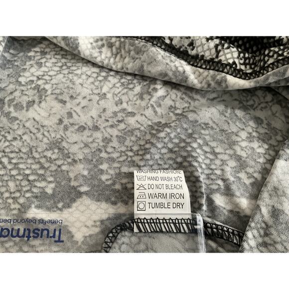 NWT Worth It Womens One Size Gray Black Dress Snake Print Zip Front Bodycon - Picture 10 of 13